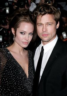 După şase ani de relaţie, Brad se însoară cu Angelina
